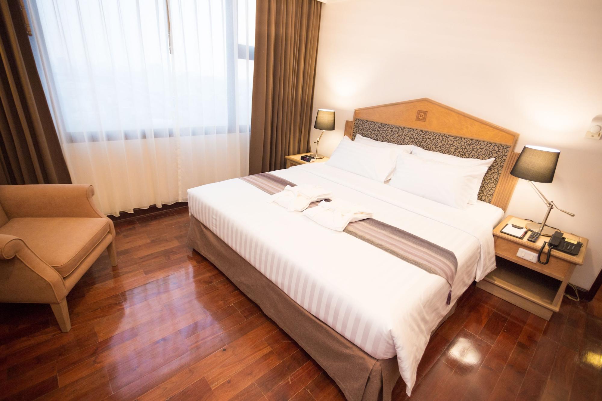 Grand Tower Inn Rama 6 Bangkok Buitenkant foto
