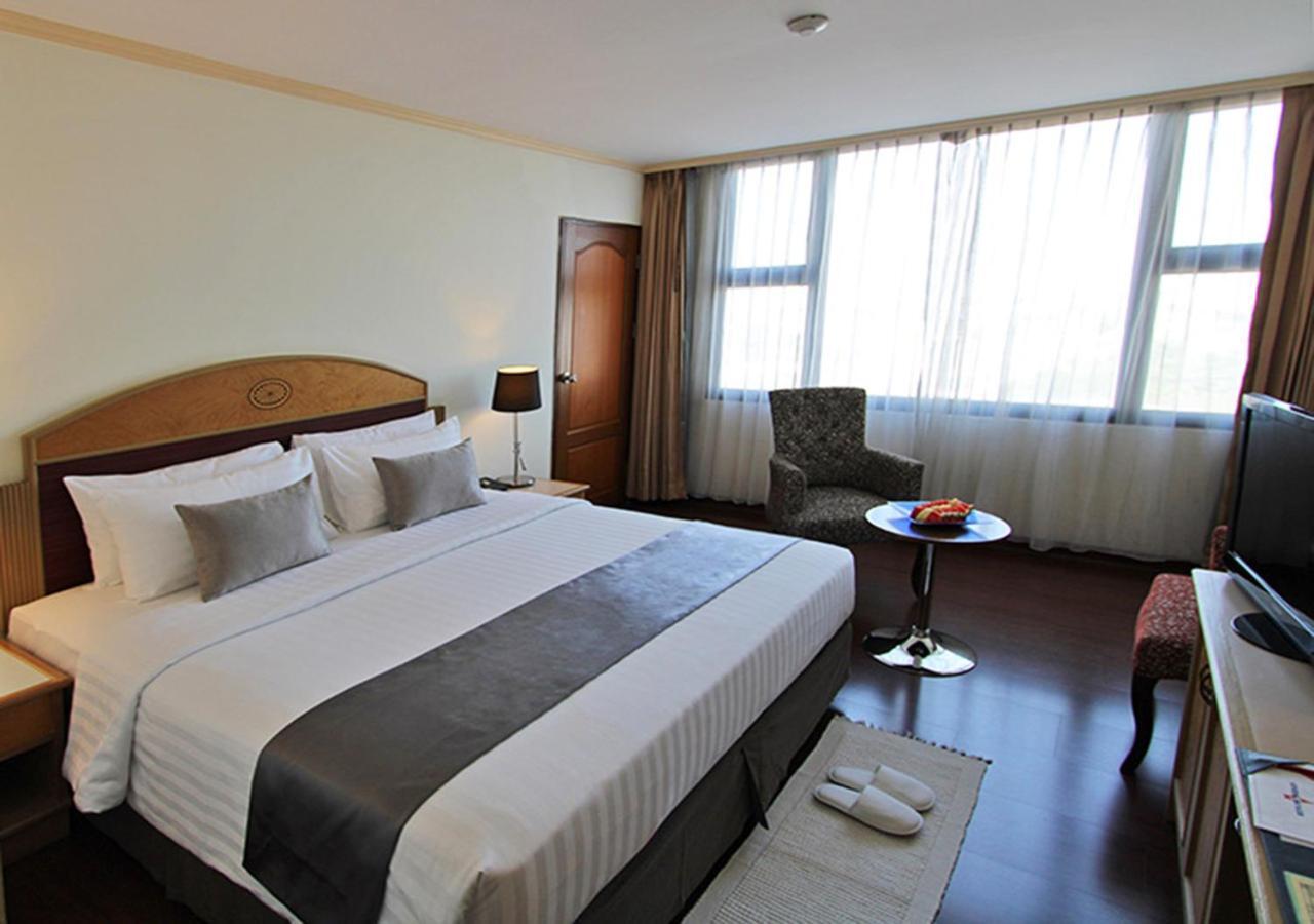 Grand Tower Inn Rama 6 Bangkok Buitenkant foto